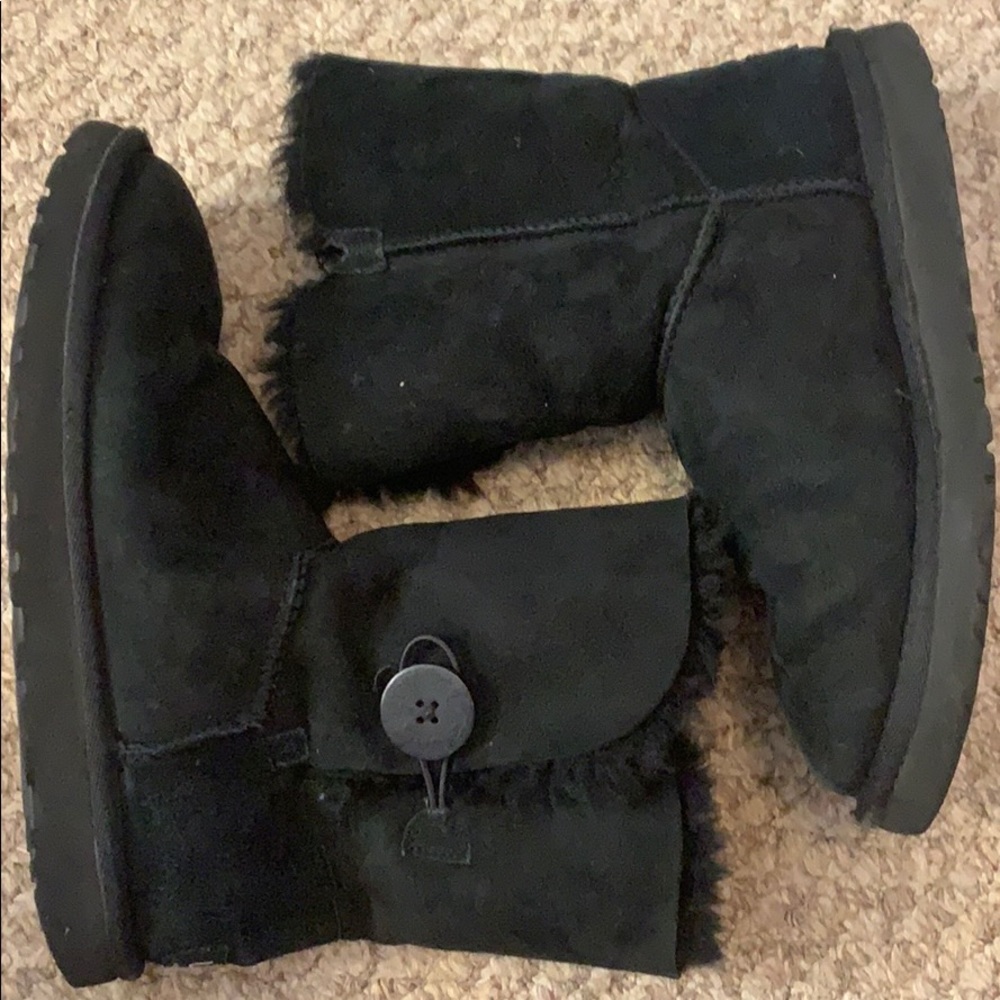 bailey button uggs - Picture 2 of 2